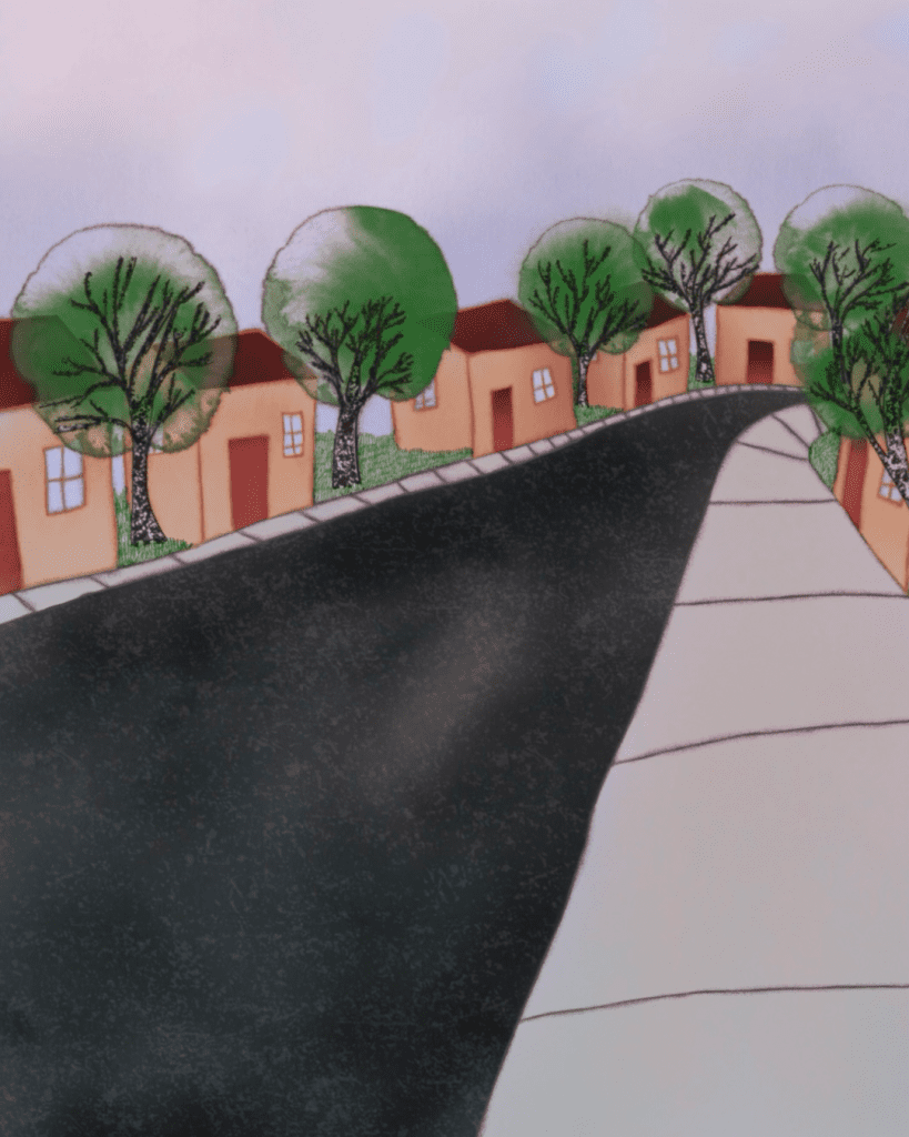 Dessin d’un paysage urbain naïf qui représente une longue rue noire qui tourne vers la droite encadrée de trottoirs beiges avec des lignes horizontales noires, d’arbres et de maisons. Le trottoir de droite est plus large en raison de la perspective. On peut voir du côté gauche de la rue 5 petites maisons toutes similaires de couleur orangée avec un toit brun rougeâtre, une porte brune et une fenêtre à carreaux. On voit un ciel bleu à travers chaque fenêtre. Une seule maison est visible du côté droit de l’image en raison de la perspective. Il y une petite portion de terrain gazonné et une représentation d’arbres à écorce grise entre chaque maison. Les branches sont entourées d’un cercle vert en guise de feuillage. Le ciel est gris lilas.